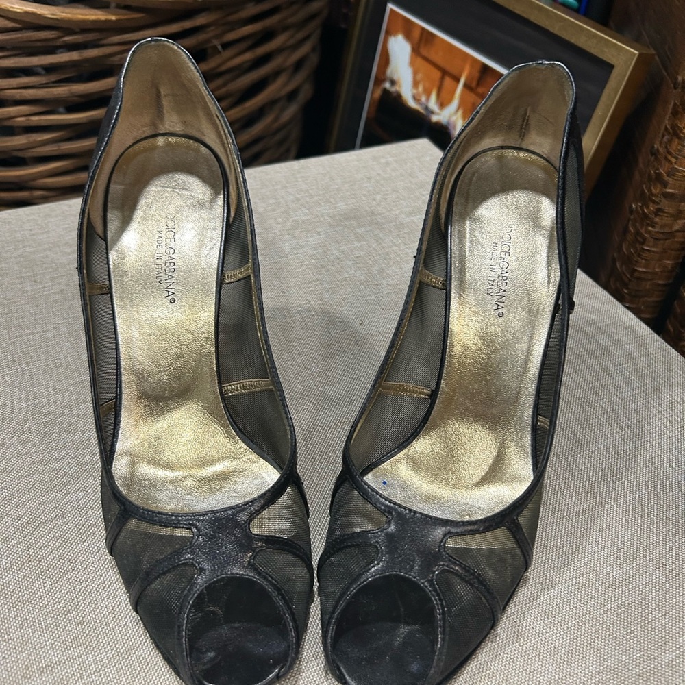 Vero Cuoio Black Mesh Peep Toe Heels